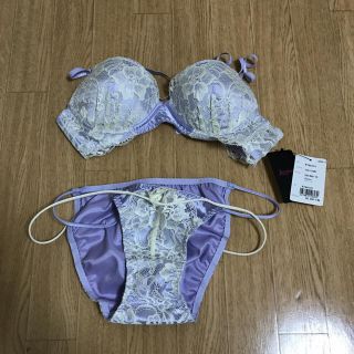 ラヴィジュール(Ravijour)の新品☆タグあり☆Ravijourブラ＆ショーツ(ブラ&ショーツセット)