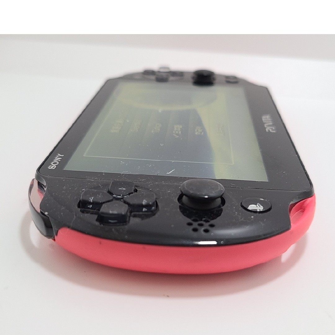 PlayStation Vita(プレイステーションヴィータ)のPlaystation Vita PCH2000 ピンクブラック エンタメ/ホビーのゲームソフト/ゲーム機本体(携帯用ゲーム機本体)の商品写真