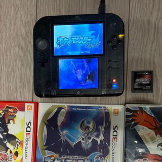 ニンテンドー2DS(ニンテンドー2DS)の【ソフト付】2DS クリアブラック 本体 ポケモン 3DS(携帯用ゲーム機本体)