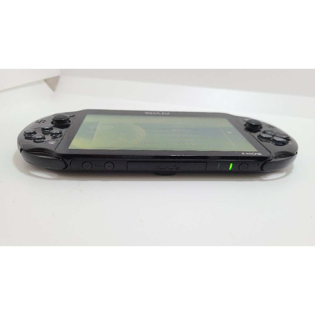 PlayStation Vita(プレイステーションヴィータ)のPlaystation Vita PCH2000 ブラック エンタメ/ホビーのゲームソフト/ゲーム機本体(携帯用ゲーム機本体)の商品写真