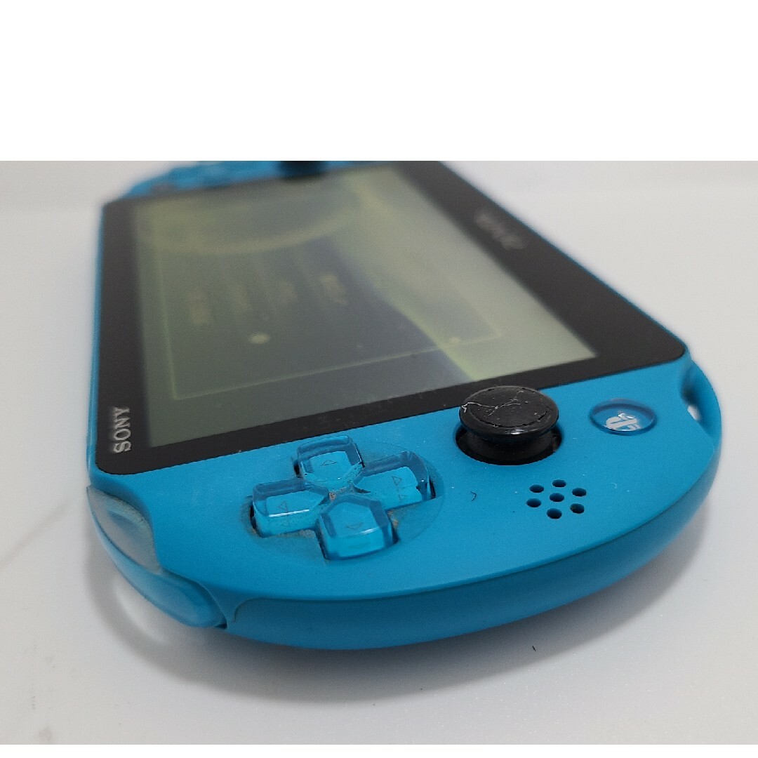 PlayStation Vita(プレイステーションヴィータ)のPlaystation Vita PCH2000 アクアブルー エンタメ/ホビーのゲームソフト/ゲーム機本体(携帯用ゲーム機本体)の商品写真