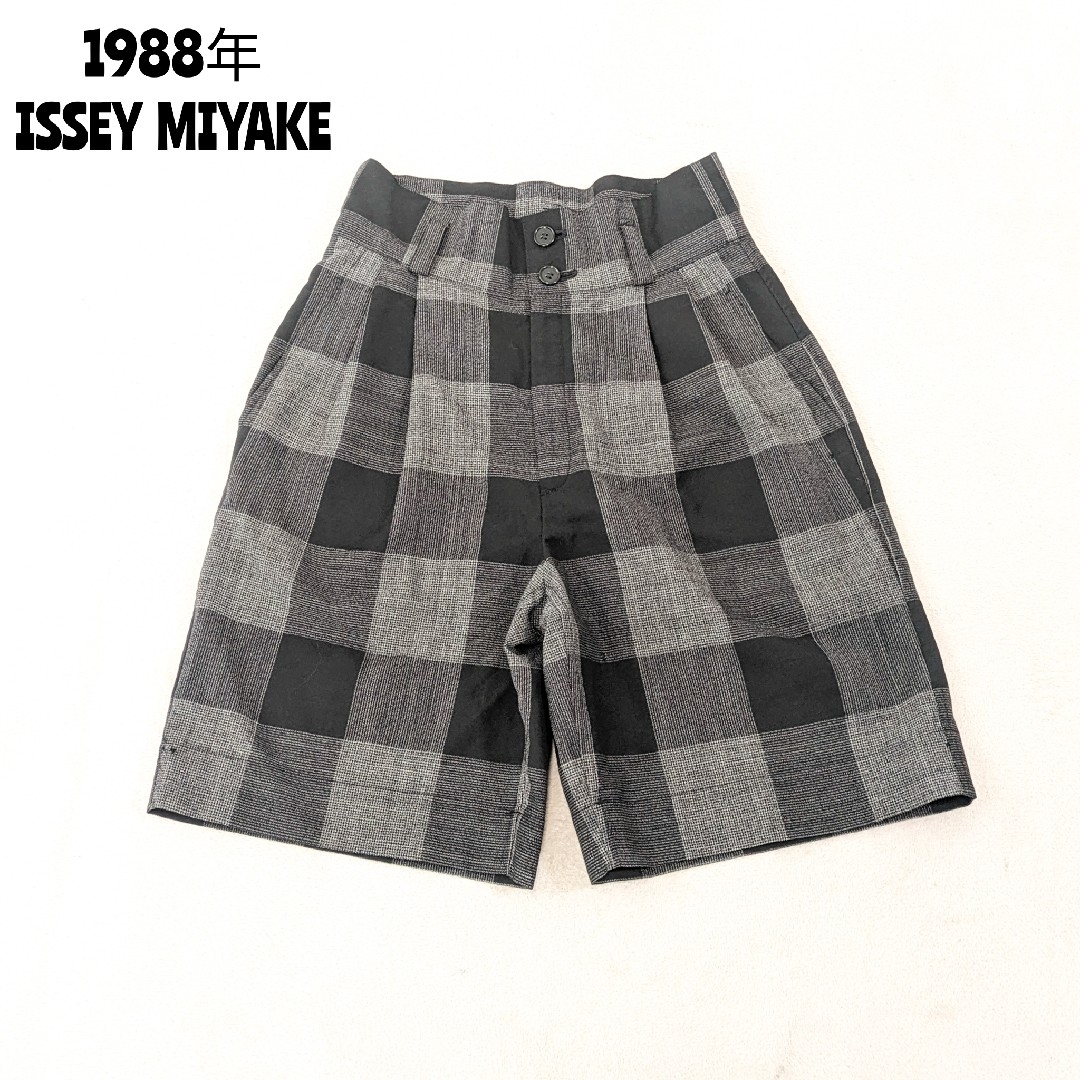 ISSEY MIYAKE(イッセイミヤケ)の★ 1988年 イッセイミヤケ ★ブロックチェック ショートパンツ サマーウール レディースのパンツ(ショートパンツ)の商品写真