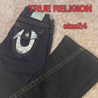 トゥルーレリジョン(True Religion)の【美品】トゥルーレリジョンのフレアパンツ　珍しいペイントロゴ　サイズS 濃紺(デニム/ジーンズ)