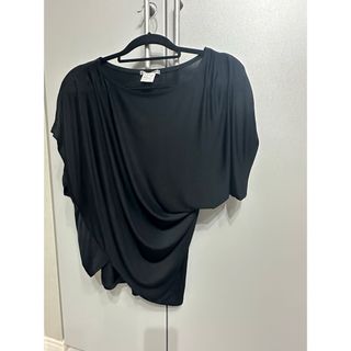 イッセイミヤケ(ISSEY MIYAKE)のイッセイミヤケ　アシメトリーなトップス未使用品（1569）(カットソー(半袖/袖なし))