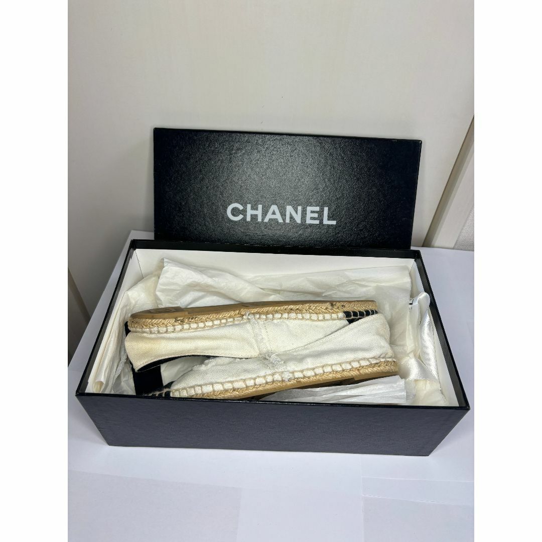 CHANEL(シャネル)の【最終値下げ】 CHANEL シャネル スリッポン 22.5cm 美品 箱付き  レディースの靴/シューズ(スリッポン/モカシン)の商品写真