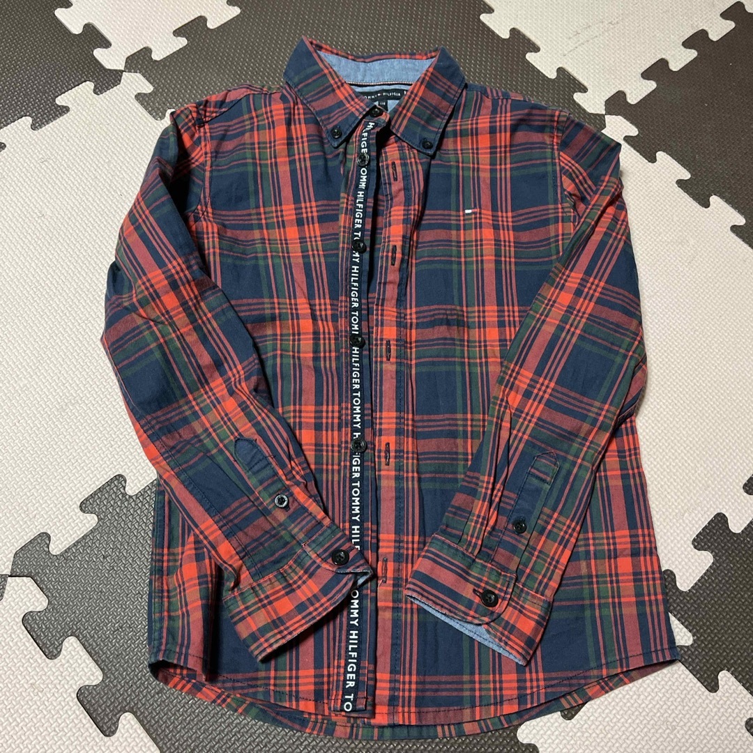 TOMMY HILFIGER(トミーヒルフィガー)のトミーヒルフィガー 130 キッズ/ベビー/マタニティのキッズ服男の子用(90cm~)(Tシャツ/カットソー)の商品写真