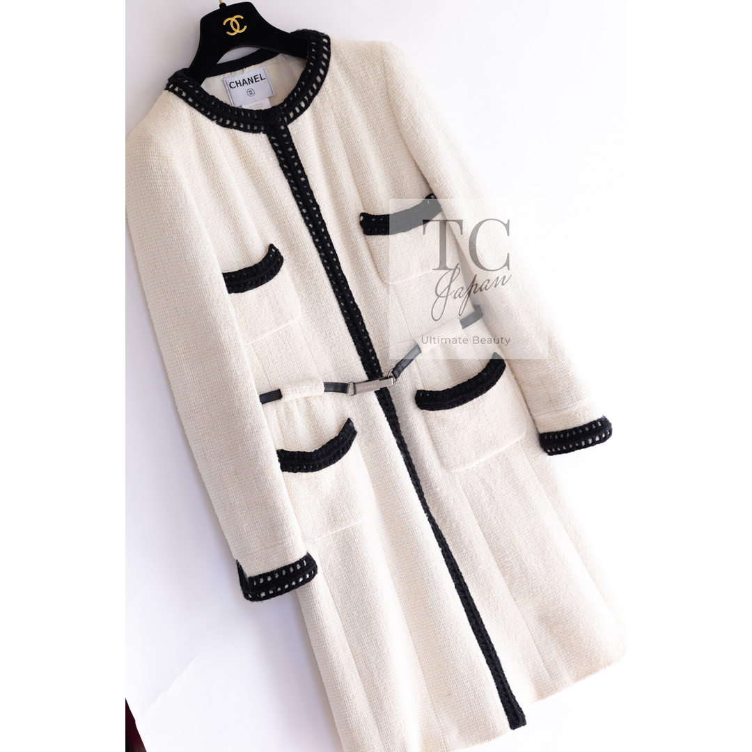 CHANEL - 59万 シャネル コート CHANEL アイボリー ブラック CHANEL - 59万 シャネル コート CHANEL アイボリー ブラック