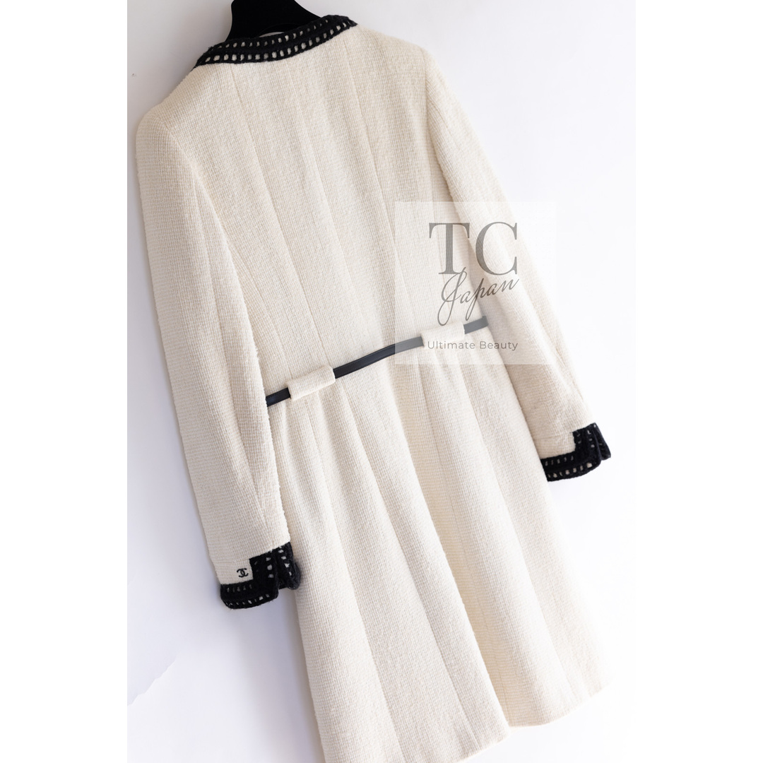 CHANEL - 59万 シャネル コート CHANEL アイボリー ブラック CHANEL - 59万 シャネル コート CHANEL アイボリー ブラック