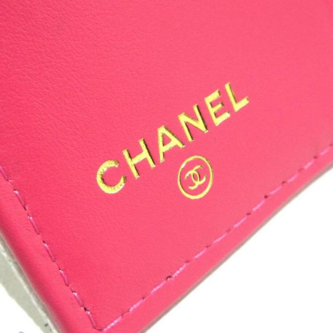 CHANEL(シャネル)のシャネル 2つ折り財布美品  マトラッセ 白 レディースのファッション小物(財布)の商品写真