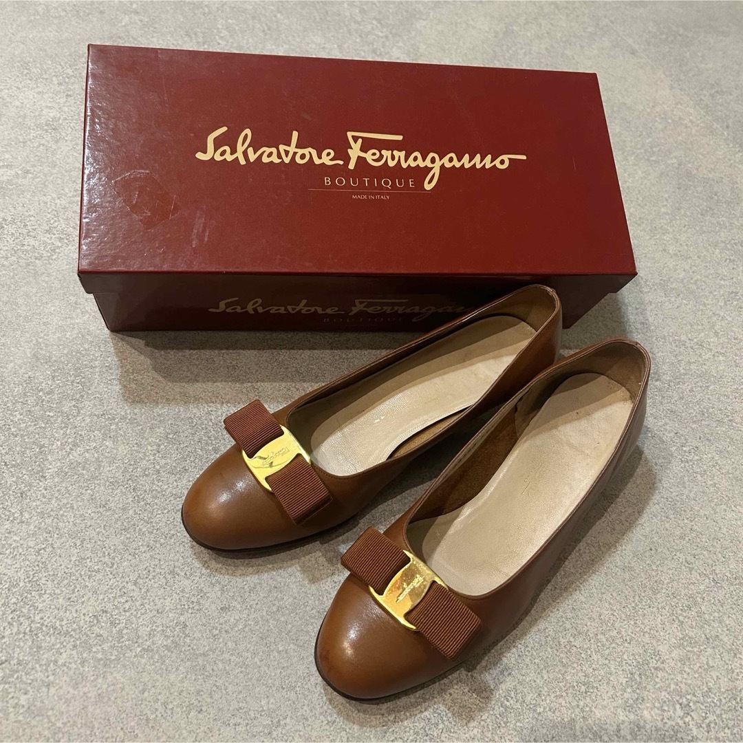 Salvatore Ferragamo(サルヴァトーレフェラガモ)のサルヴァトーレフェラガモ パンプス ヴァラリボン レザー ブラウン 6.5 レディースの靴/シューズ(ハイヒール/パンプス)の商品写真