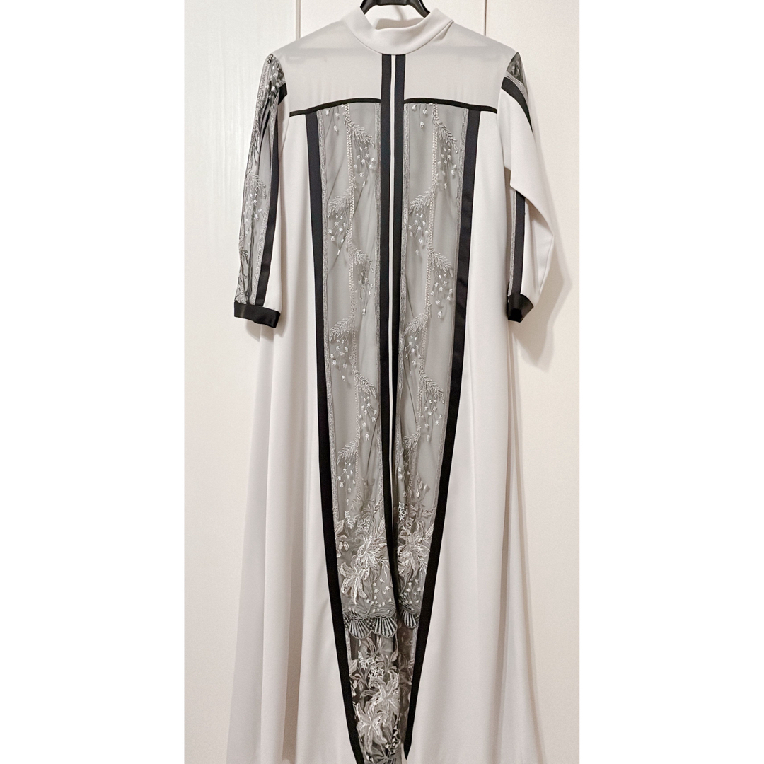 MURRAL(ミューラル)のMURRAL framed flower dress (light gray) レディースのワンピース(ロングワンピース/マキシワンピース)の商品写真