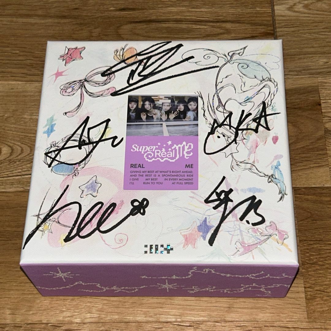 ILLIT(アイリット)直筆「SUPER REAL ME」REAL ME verの通販 by ILLIT(アイリット)直筆「SUPER REAL ME」REAL ME verの通販 by