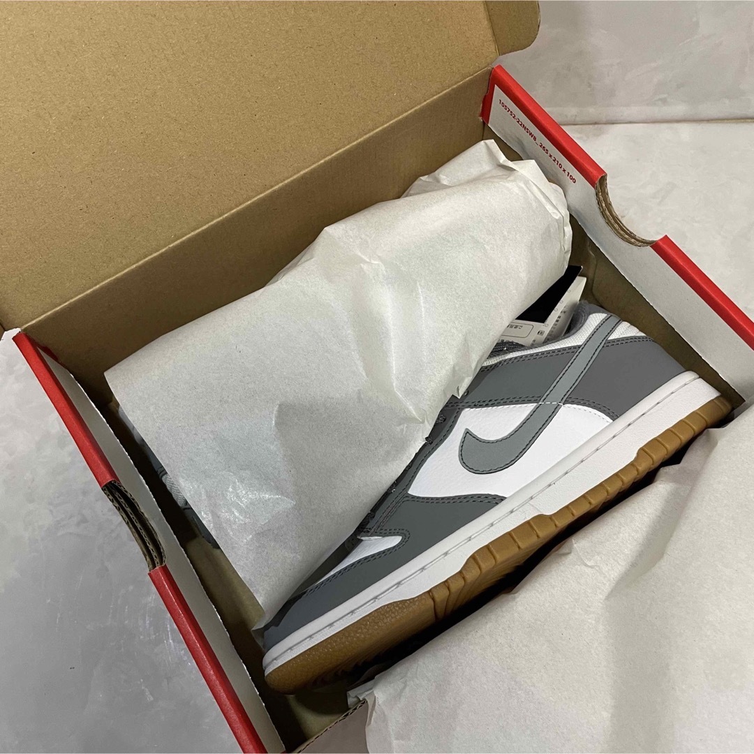 NIKE(ナイキ)の【完売品】Nike GS Dunk Low "White/Smoke Grey" レディースの靴/シューズ(スニーカー)の商品写真