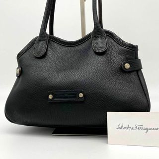 サルヴァトーレフェラガモ(Salvatore Ferragamo)の【美品】フェラガモ　ガンチーニ　肩掛け　シボ レザー　金具　ロゴ　ハンドバッグ(ハンドバッグ)