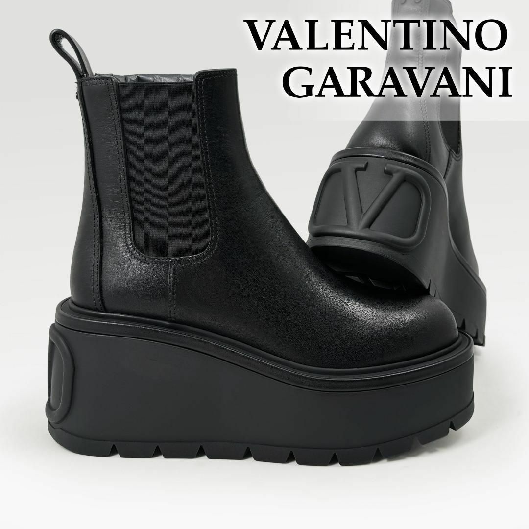 valentino garavani(ヴァレンティノガラヴァーニ)の現行品・未使用級◎ヴァレンティノ サイドゴアブーツ 厚底 ビッグロゴ 黒 35 レディースの靴/シューズ(ブーツ)の商品写真