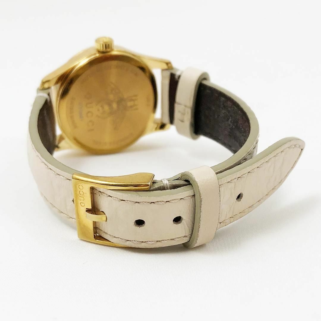 Gucci(グッチ)のGUCCI グッチ 腕時計 Gタイムレス シマ ビー アイボリー ゴールド レディースのファッション小物(腕時計)の商品写真