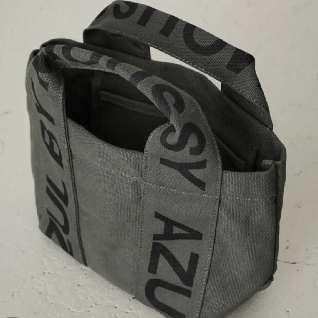 AZUL by moussy(アズールバイマウジー)のアズール  トートバッグ　ロゴ　AZUL  カーキ　新品未使用　タグ付き レディースのバッグ(トートバッグ)の商品写真