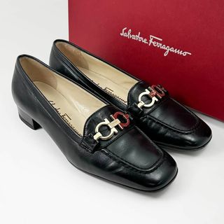 サルヴァトーレフェラガモ(Salvatore Ferragamo)の美品◎フェラガモ ローファー パンプス ダブル ガンチーニ 黒 ブラック4.5(ローファー/革靴)