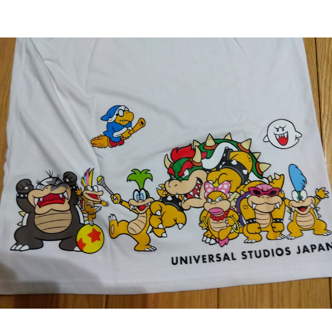 USJ(ユニバーサルスタジオジャパン)のスーパーマリオ　USJ　Tシャツ　L　つながる　スーパー・ニンテンドー・ワールド メンズのトップス(Tシャツ/カットソー(半袖/袖なし))の商品写真