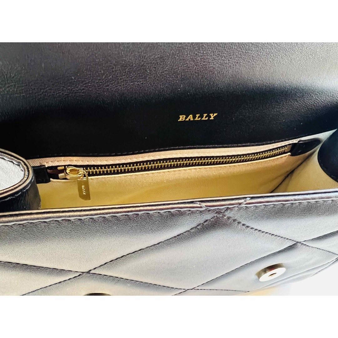 Bally(バリー)のBALLY キルティングレザー　ショルダーバッグ レディースのバッグ(ショルダーバッグ)の商品写真