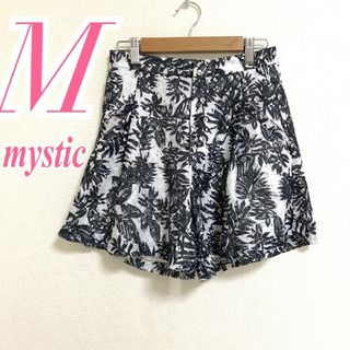 ミスティック(mystic)のミスティック　ショートパンツ　M　グレー　ホワイト　レース　総柄　ポリ100%(ショートパンツ)