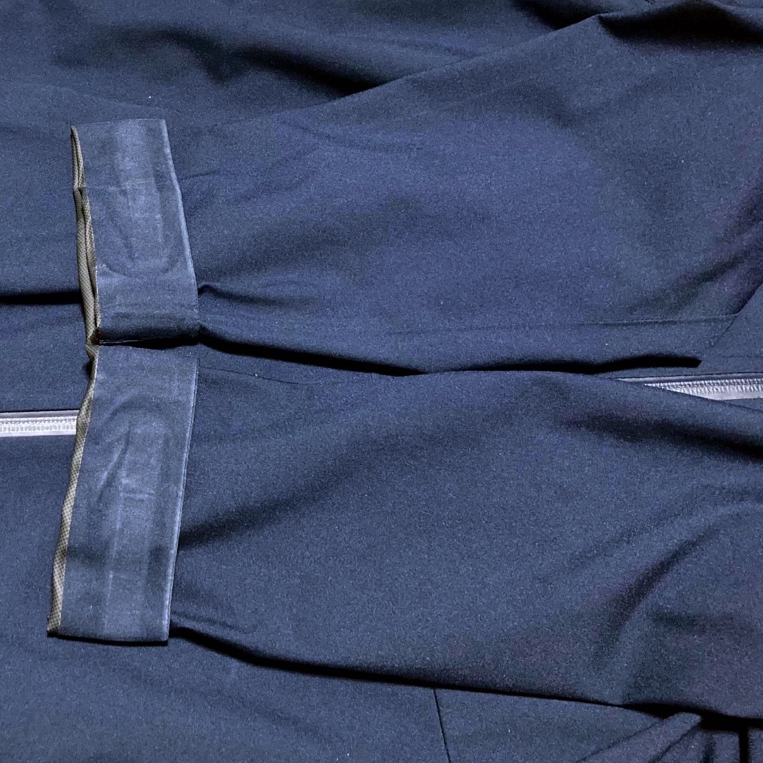 UNIQLO(ユニクロ)のユニクロ ブロックテックパーカー (3Dカット) ネイビー Mサイズ メンズのジャケット/アウター(マウンテンパーカー)の商品写真