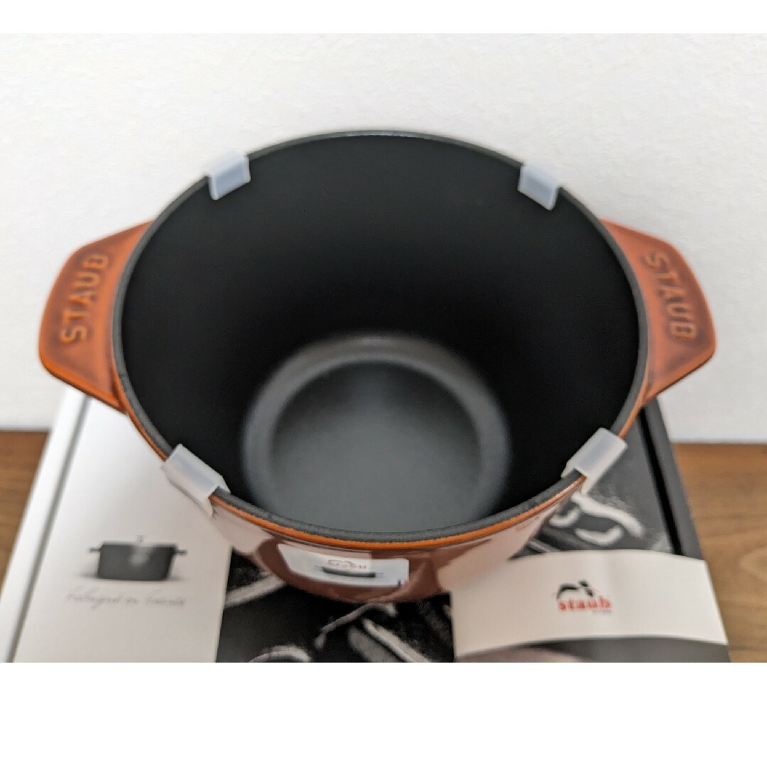 STAUB(ストウブ)のストウブ　Staub　ラ・ココットde GOHAN ゴハン　M　生涯保証付　新品 インテリア/住まい/日用品のキッチン/食器(鍋/フライパン)の商品写真