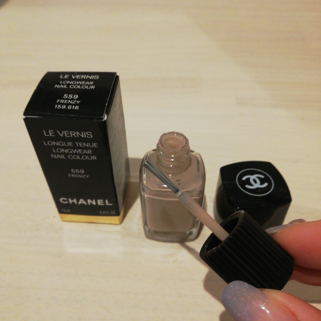 CHANEL(シャネル)のシャネル ヴェルニ ロング トゥニュ 559 フレンジー コスメ/美容のネイル(マニキュア)の商品写真