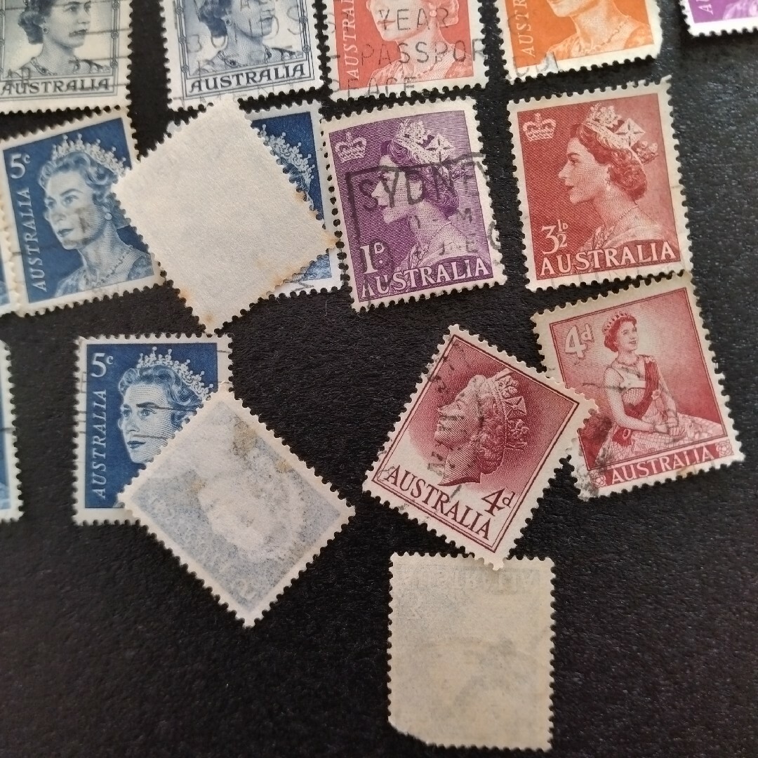 p86 海外使用済み古切手30枚 エリザベス女王 ハンドメイドの素材/材料(その他)の商品写真