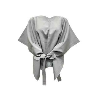 ISSEY MIYAKE - 【中古】132 5. ISSEY MIYAKE イッセイミヤケ　トップス レディース ブラウス地 グレー Vネック サイズ3