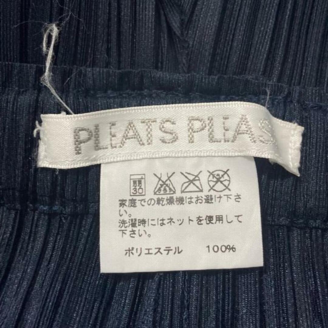 PLEATS PLEASE ISSEY MIYAKE(プリーツプリーズイッセイミヤケ)のPLEATS PLEASE(プリーツプリーズ) パンツ サイズ4 XL レディース - ダークネイビー クロップド(半端丈) レディースのパンツ(その他)の商品写真