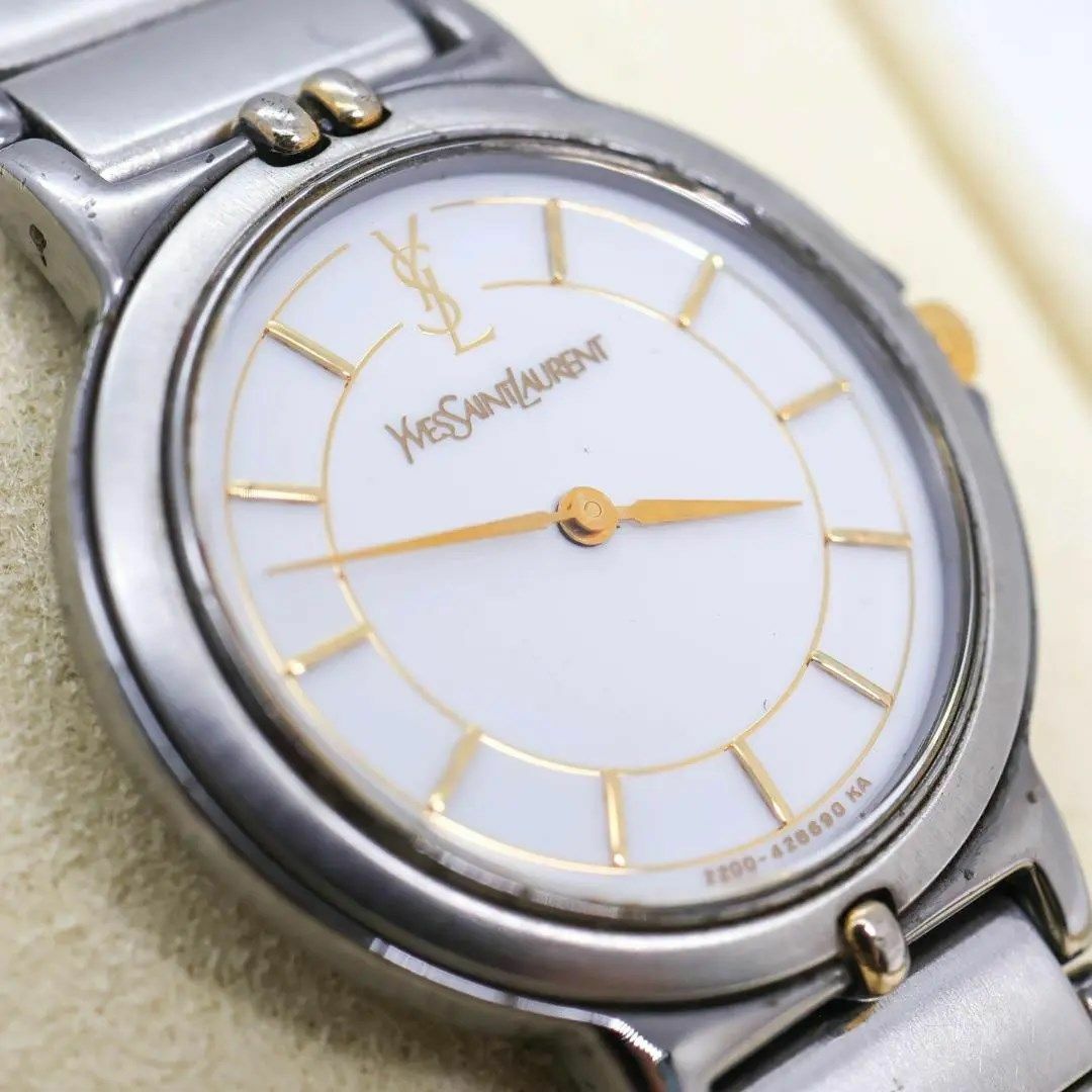 Yves Saint Laurent(イヴサンローラン)の《人気》イヴサンローラン 腕時計 ホワイト QZ ヴィンテージ レディース j レディースのファッション小物(腕時計)の商品写真
