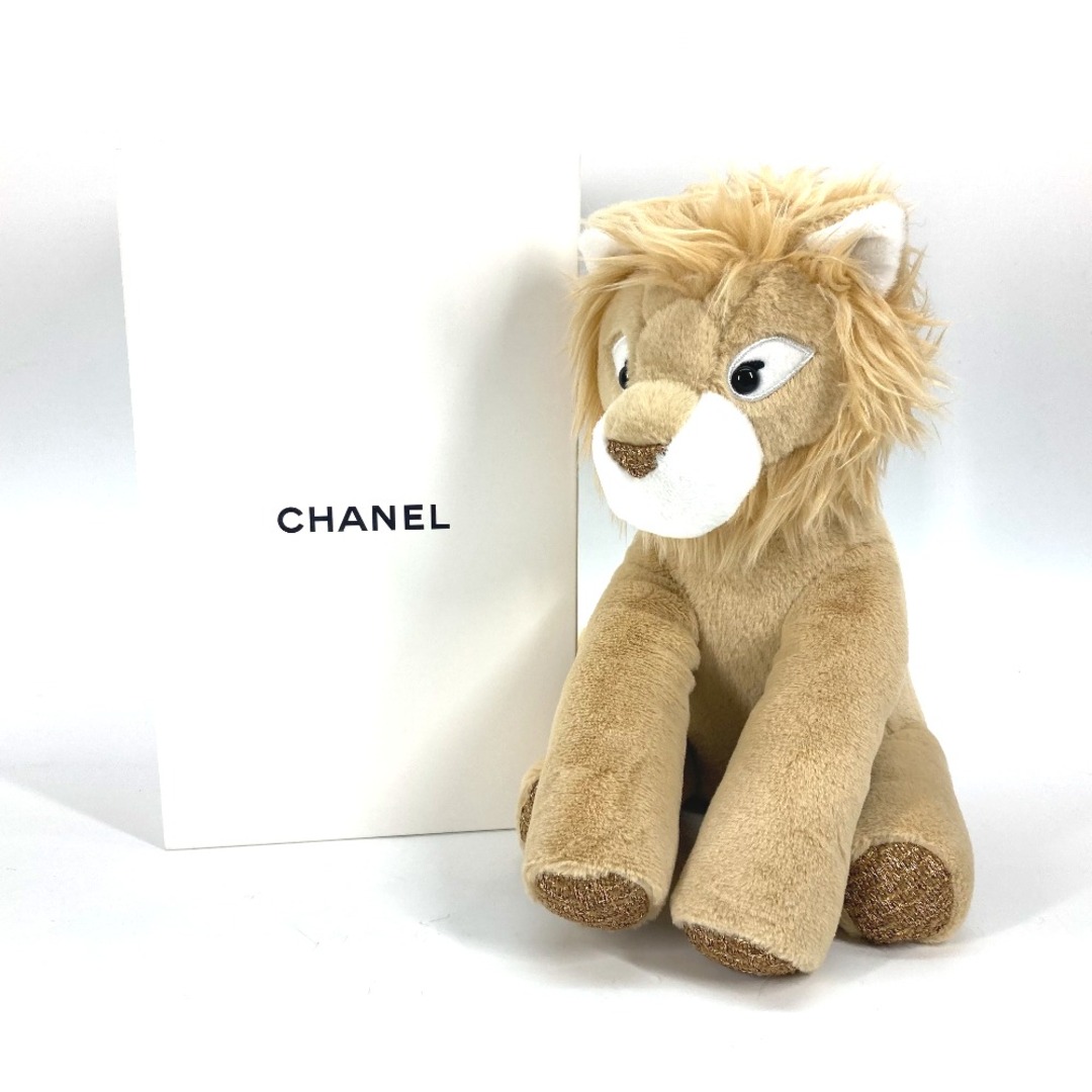 CHANEL(シャネル)のシャネル CHANEL らいおん ココクラッシュ COCO CRUSH ノベルティ 非売品 インテリア 人形 ぬいぐるみ アクリル ベージュ 未使用 エンタメ/ホビーのおもちゃ/ぬいぐるみ(ぬいぐるみ)の商品写真