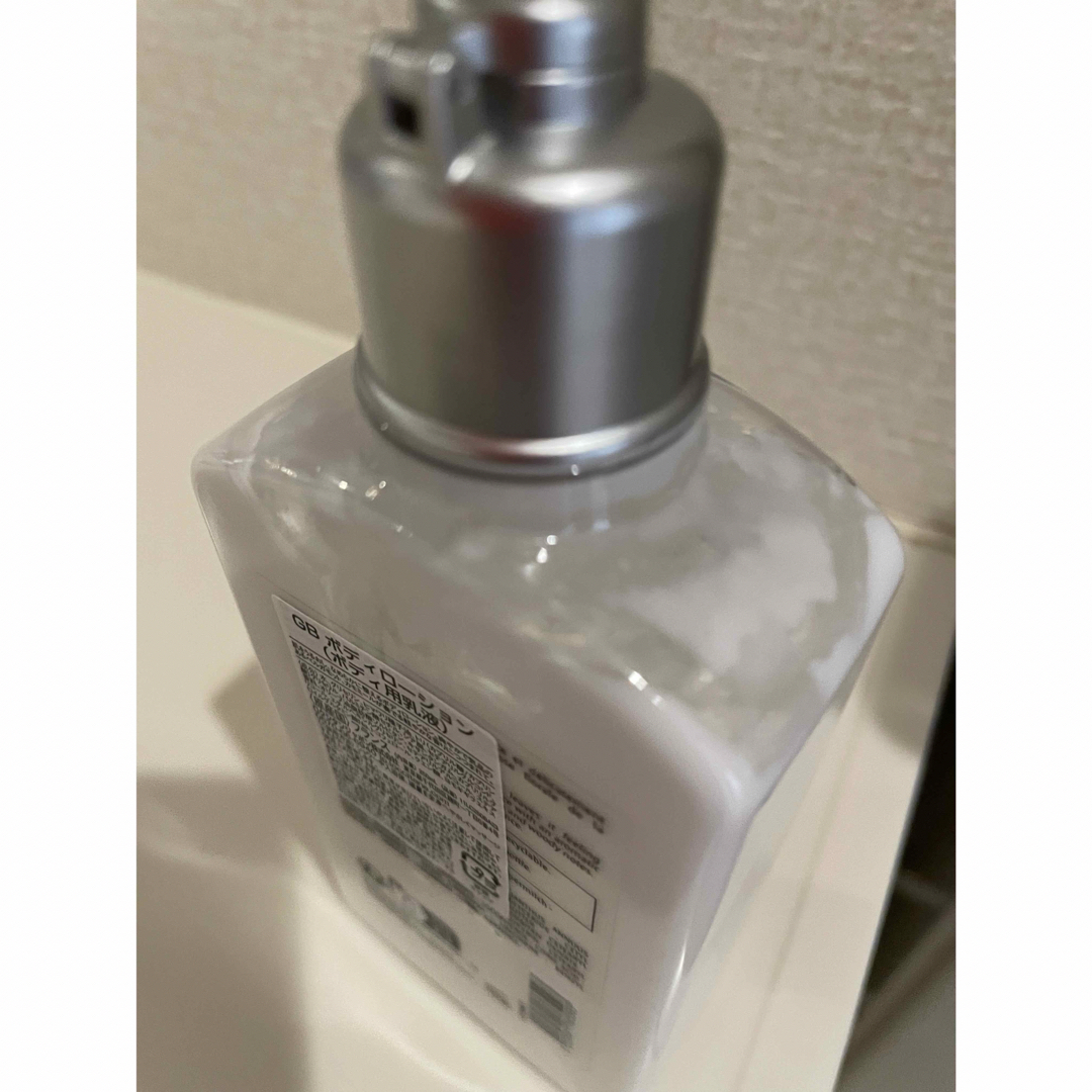 L'OCCITANE(ロクシタン)の中古　数量限定　ロクシタン　バーボティンボディローション250ML コスメ/美容のボディケア(ボディローション/ミルク)の商品写真