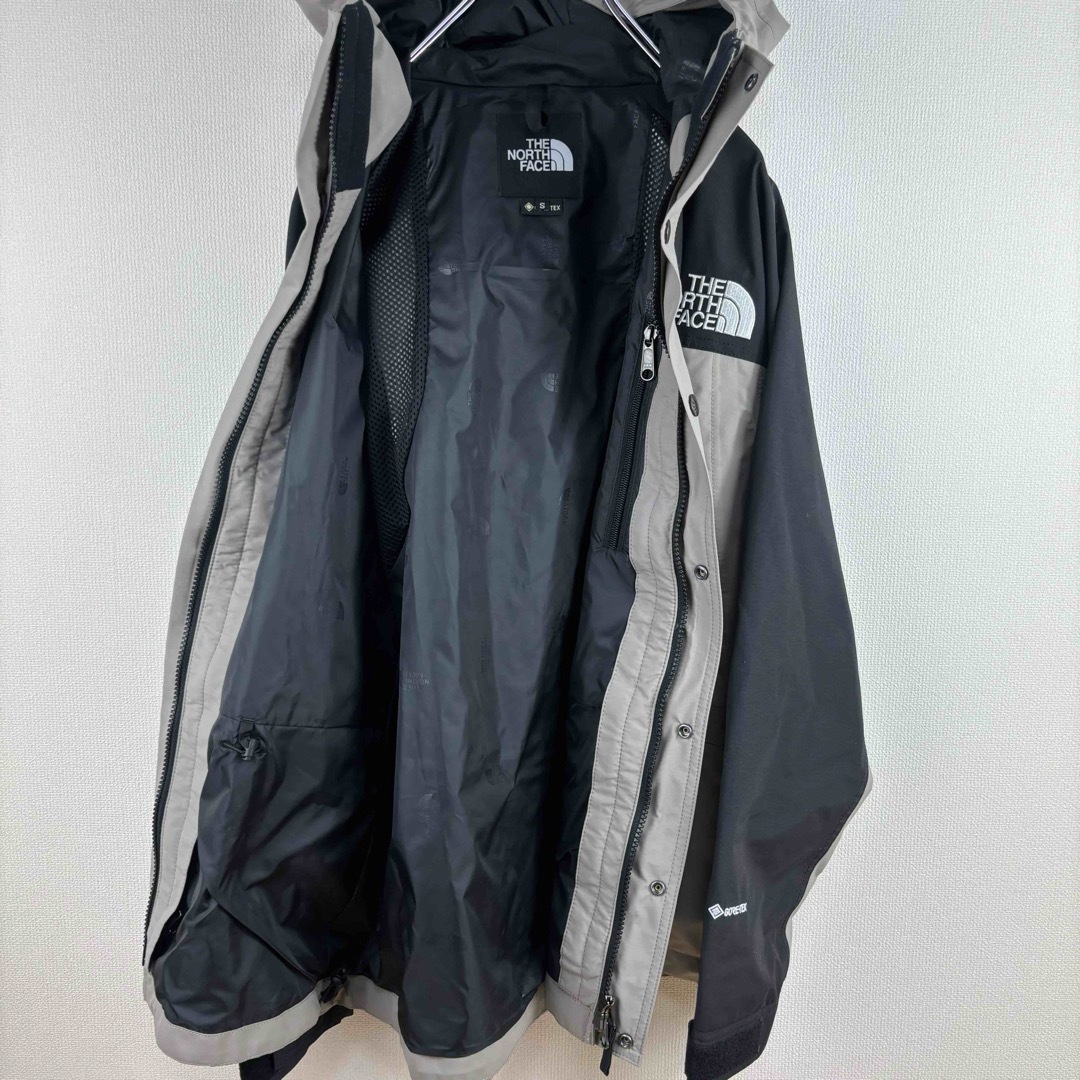 THE NORTH FACE(ザノースフェイス)の新品　ノースフェイス　マウンテンライトジャケット ミネラルグレー　S メンズ メンズのジャケット/アウター(マウンテンパーカー)の商品写真