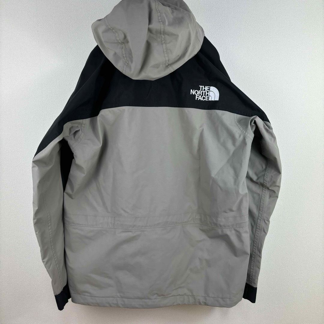 THE NORTH FACE(ザノースフェイス)の新品　ノースフェイス　マウンテンライトジャケット ミネラルグレー　S メンズ メンズのジャケット/アウター(マウンテンパーカー)の商品写真