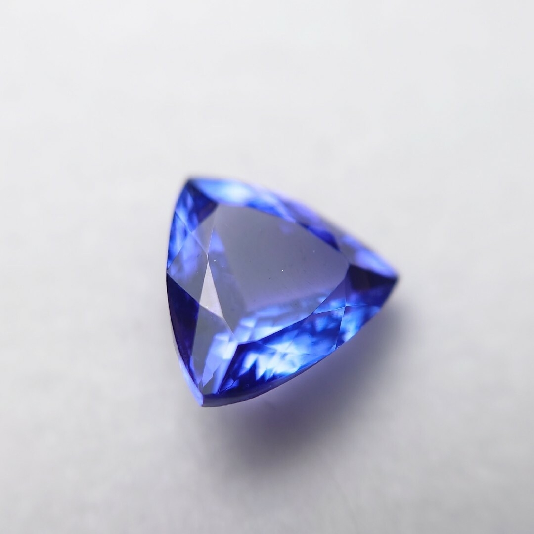 【鑑別書付き】天然石 タンザナイト ルース 1.85ct レディースのアクセサリー(その他)の商品写真