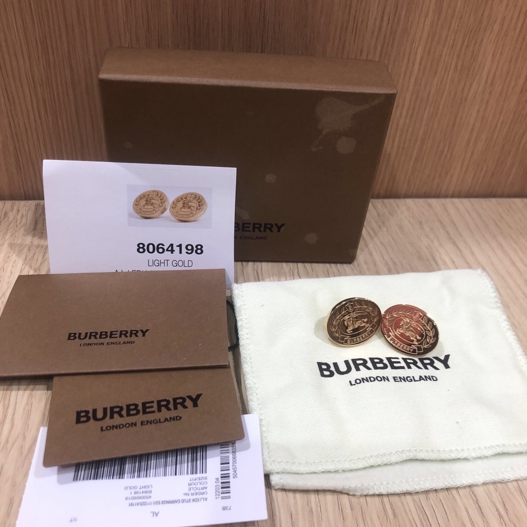 BURBERRY(バーバリー)の☆バーバリーゴールドピアス☆ レディースのアクセサリー(ピアス)の商品写真