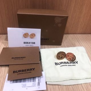 バーバリー(BURBERRY)の☆バーバリーゴールドピアス☆(ピアス)