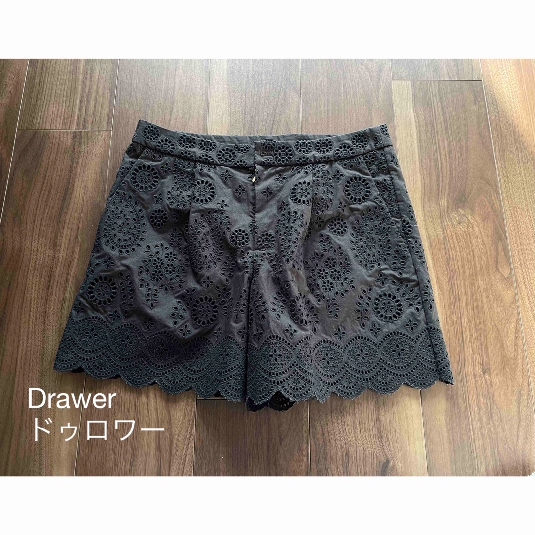 Drawer(ドゥロワー)の美品　Drawerドゥロワー  エンブロダイリーレースショートパンツ レディースのパンツ(ショートパンツ)の商品写真