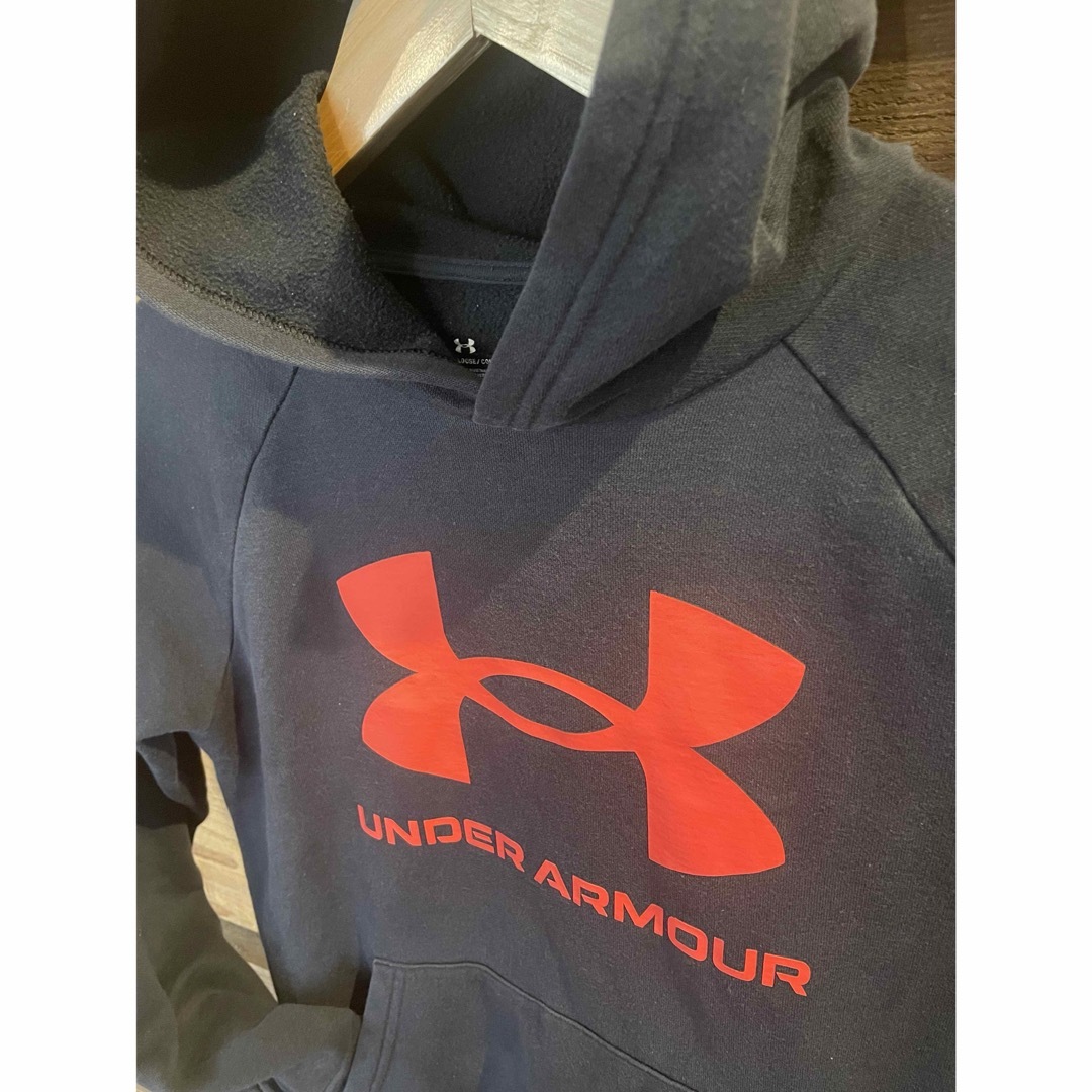 UNDER ARMOUR(アンダーアーマー)のアンダーアーマー【UNDERARMOUR】　ジュニアパーカー キッズ/ベビー/マタニティのキッズ服男の子用(90cm~)(Tシャツ/カットソー)の商品写真