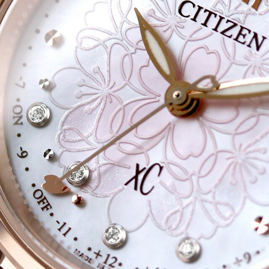 CITIZEN(シチズン)の【新品】シチズン CITIZEN xC 腕時計 レディース ES9497-88X クロスシー TSAKURA限定モデル 光発電エコ・ドライブ電波 ホワイトシェルxピンクゴールド アナログ表示 レディースのファッション小物(腕時計)の商品写真