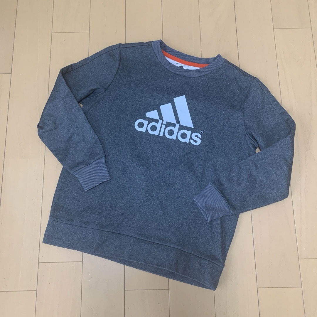 adidas(アディダス)のアディダス　トレーナー　裏起毛　☆ 140㎝ キッズ/ベビー/マタニティのキッズ服男の子用(90cm~)(Tシャツ/カットソー)の商品写真