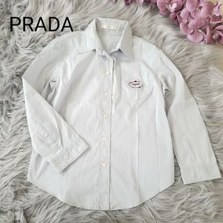 プラダ(PRADA)のPRADA ロゴ入りストレッチシャツ 38サイズ 水色 サックス(シャツ/ブラウス(長袖/七分))