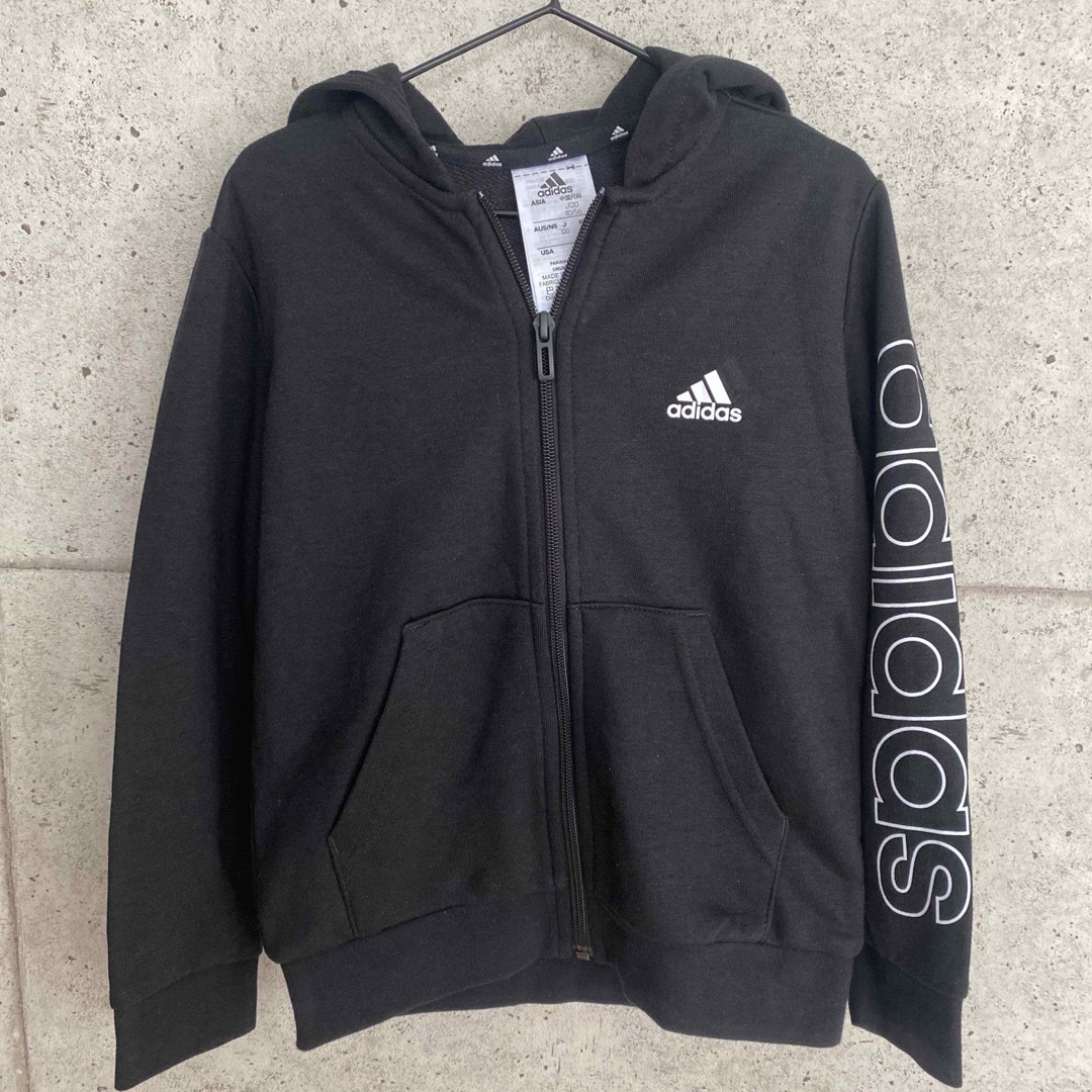 adidas(アディダス)のキッズ　パーカー　adidas キッズ/ベビー/マタニティのキッズ服男の子用(90cm~)(Tシャツ/カットソー)の商品写真