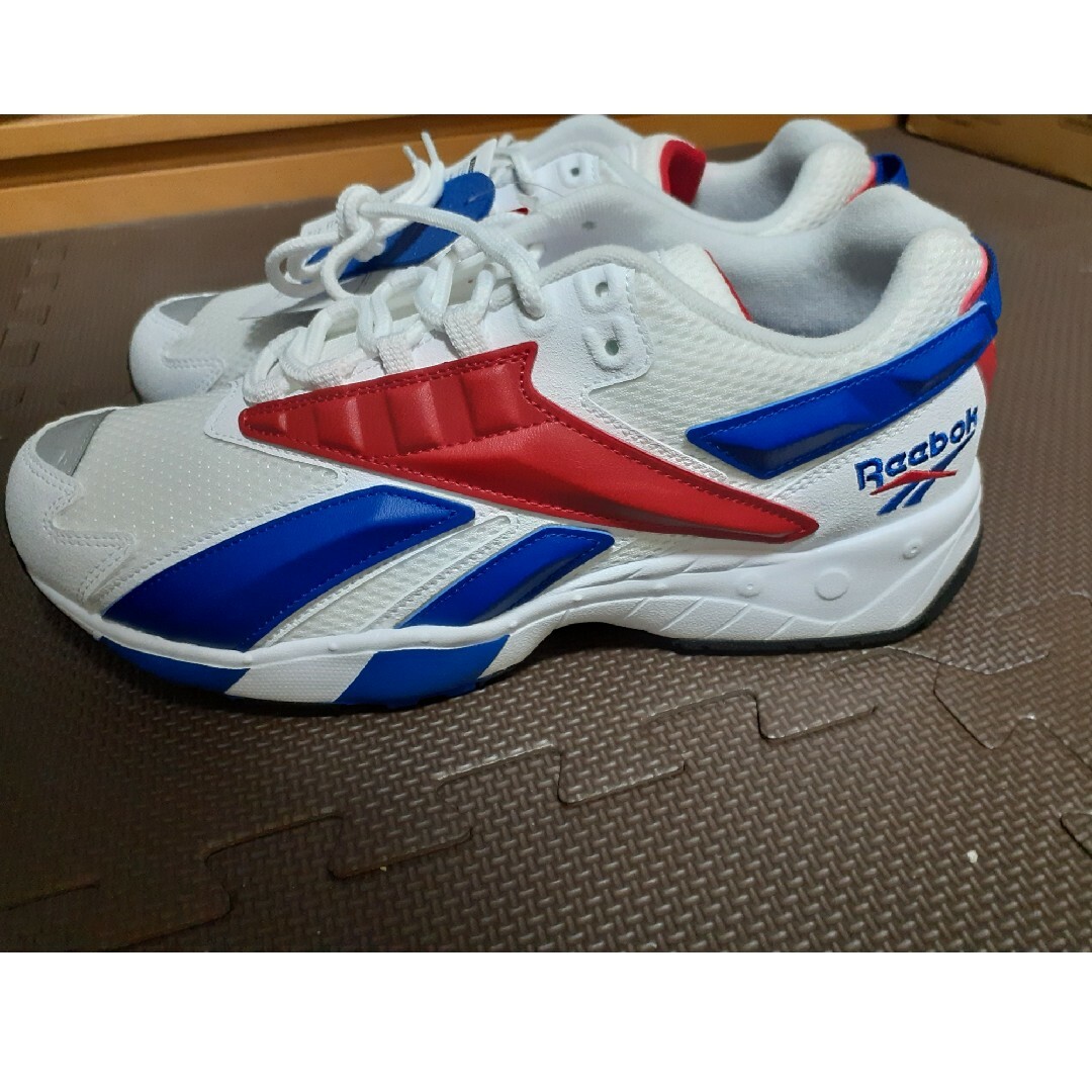 Reebok(リーボック)の全世界1996足限定 Reebok INTVL 96 　28.5cm メンズの靴/シューズ(スニーカー)の商品写真