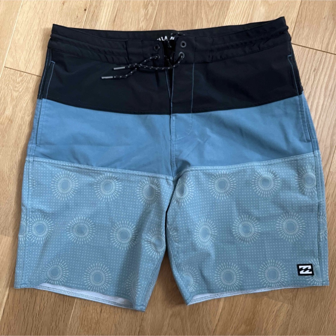 billabong(ビラボン)のビラボン　新品　Billabongメンズ水着　ショートパンツ　サイズ　30 メンズの水着/浴衣(水着)の商品写真