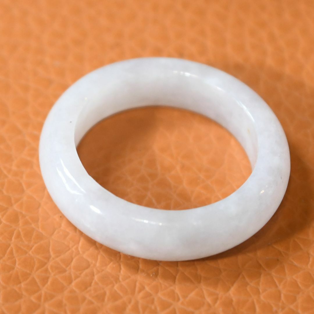J1266　ヒスイ　翡翠　リング　指輪　13.5号　ミャンマー　ジェイド　送料込 レディースのアクセサリー(リング(指輪))の商品写真