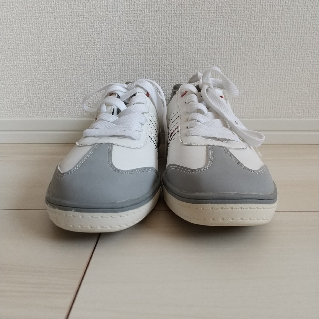 （439）Parker ホワイト×グレー スニーカー（25.5cm） メンズの靴/シューズ(スニーカー)の商品写真
