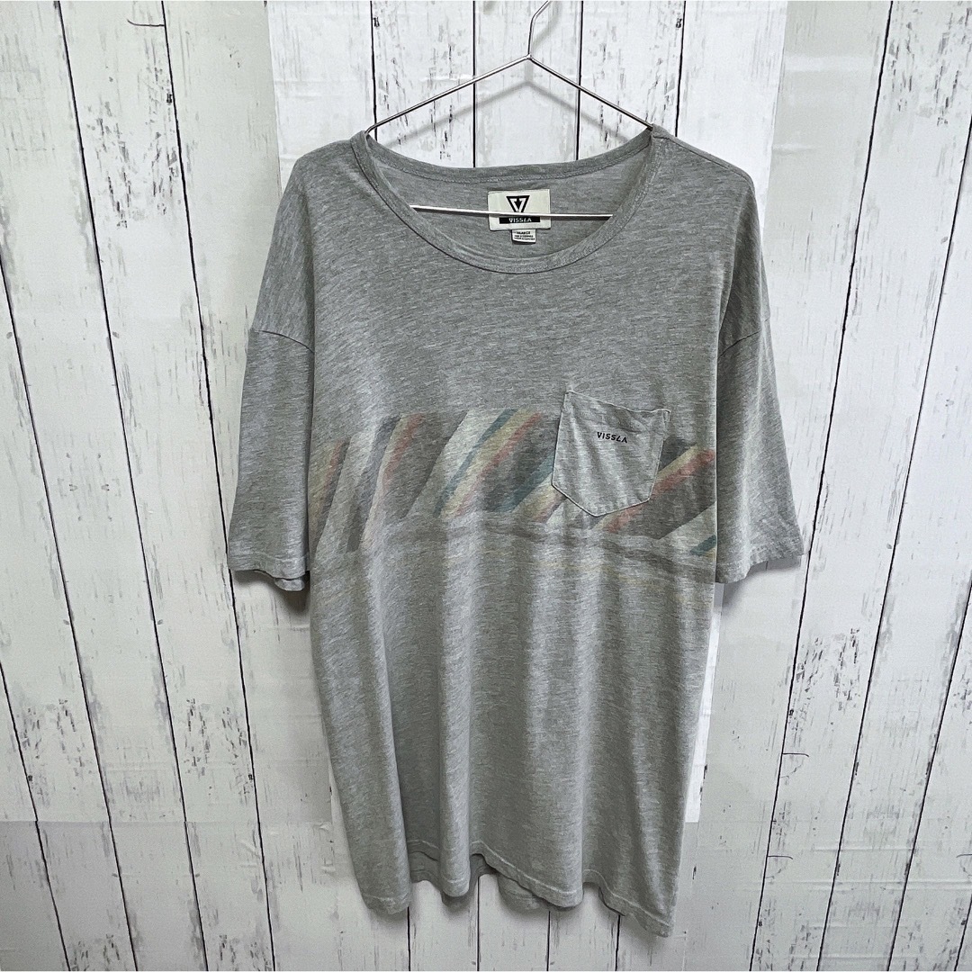 VISSLA(ヴィスラ)のVISSLA　Tシャツ　XL　グレー　胸ポケット　オーバーサイズ　USA古着 メンズのトップス(Tシャツ/カットソー(半袖/袖なし))の商品写真